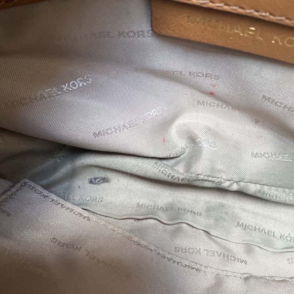 Slightly use white , gold and shoulder Michael Kors purse - Picture 4 of 4